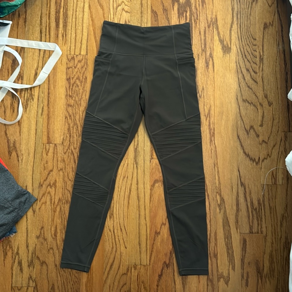 Athleta motto legging